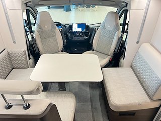 Husbil-halvintegrerad Adria MATRIX SUPREME 670 SL 14 av 32