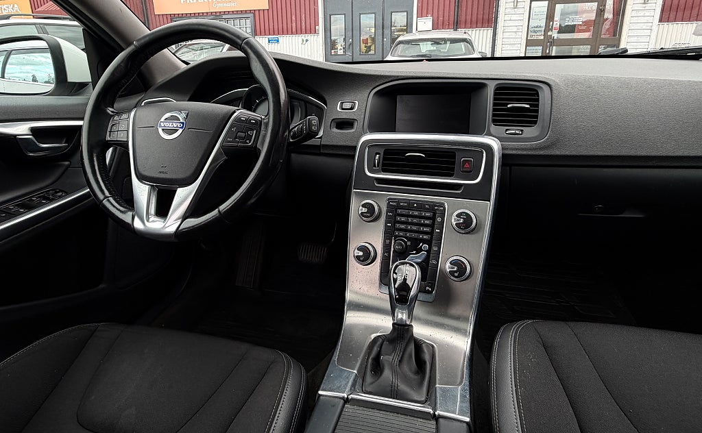 Volvo V60 2015 - miniatyr 13