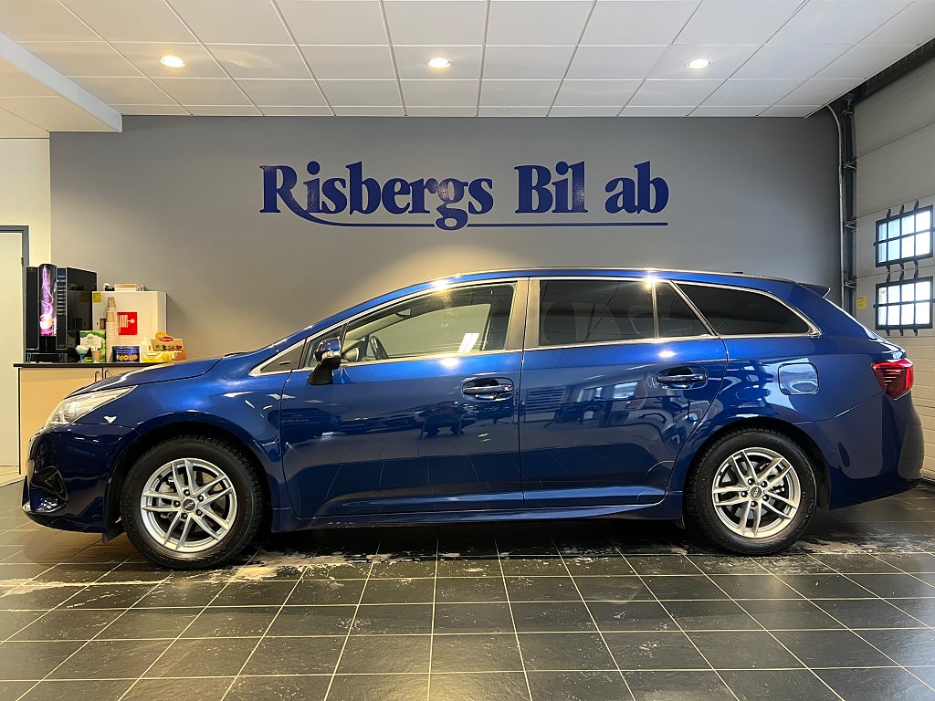 Toyota Avensis Kombi 1.8 AUT Active Plus V-hjul, Drag & 1-Ägare!