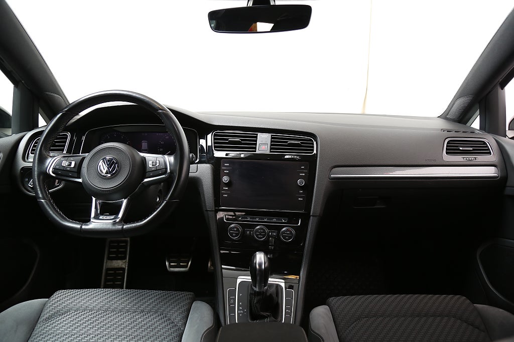 Volkswagen Golf 1,5 TSI R-Line DSG Sportscombi Cockpit Värmare Drag 2019