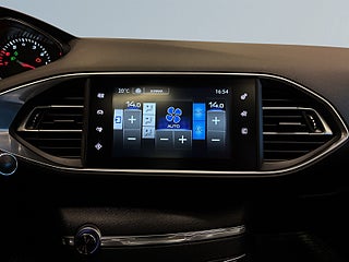 Peugeot 308 sw 1.2 PureTech 130 Allure SoV-Däck/Pano/P-Sens/Värmare – bild 15
