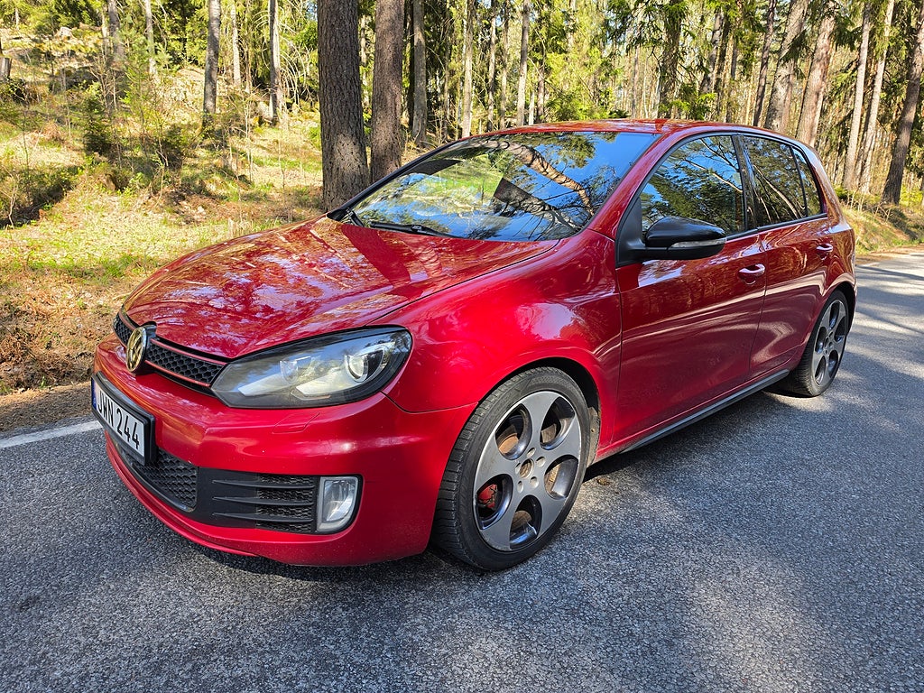 Volkswagen Golf 5-door GTI 2.0 TSI GTI 