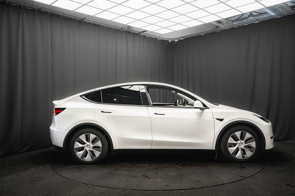 Tesla Model Y Long Range AWD DRAG PANO LÄDER KAMERA 1-ÄGARE MOMS