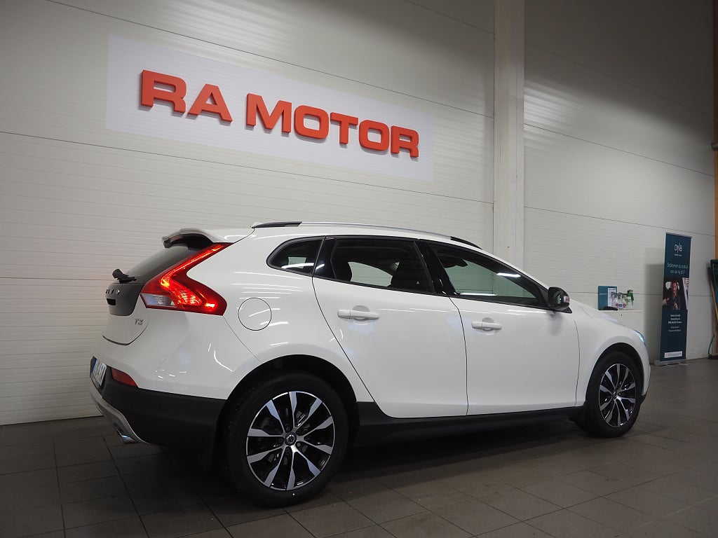 Volvo V40 Cross Country T3 152hk Kinetic Aut | Navi | PDC | 2019