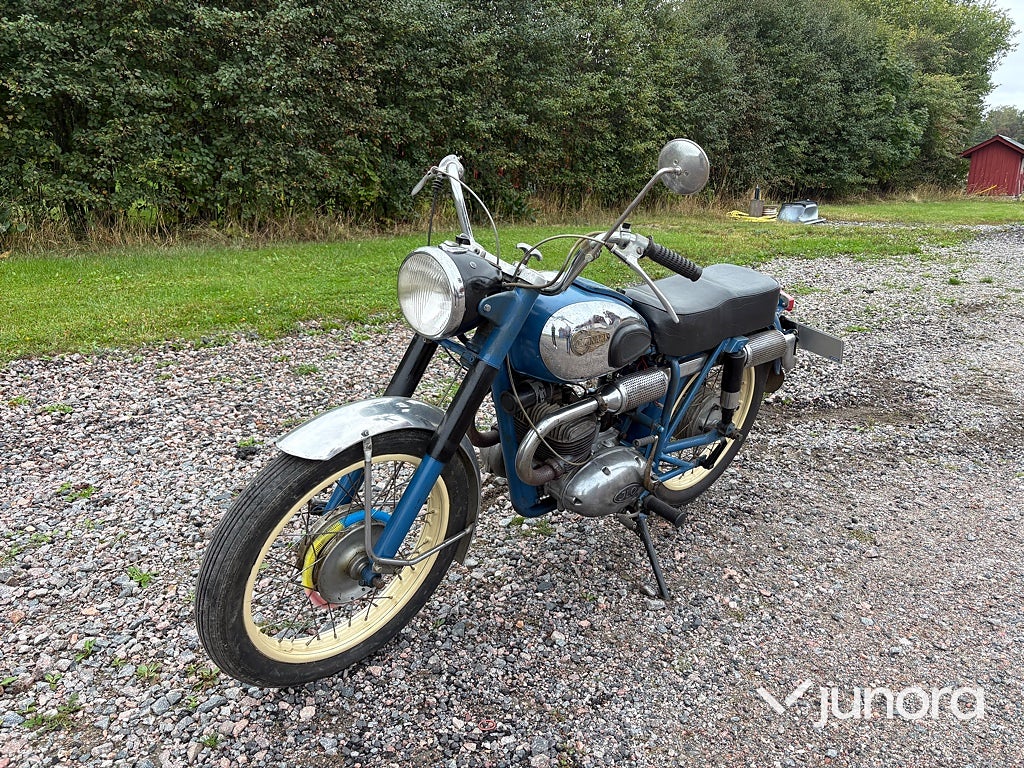 GAR Monark  Blue Arrow M550
