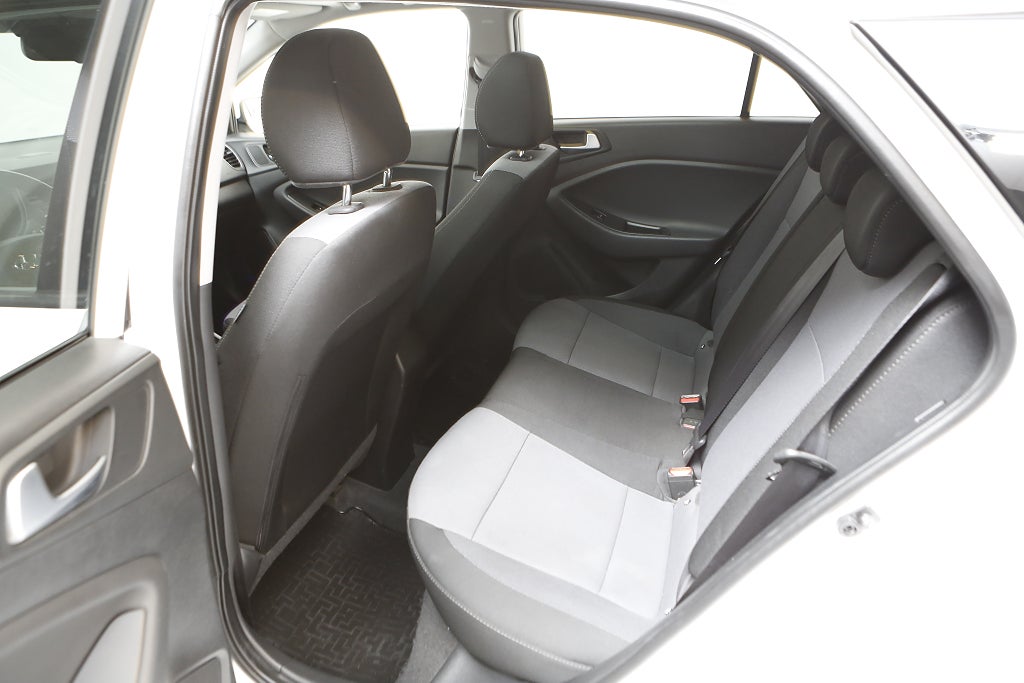 Hyundai i20 1,4 Premium 101hk 5D Panorama Kamera