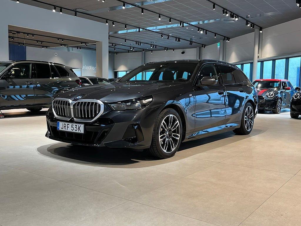 BMW 530e xDrive Touring M Sport Pano Sportstolar H/K Drag