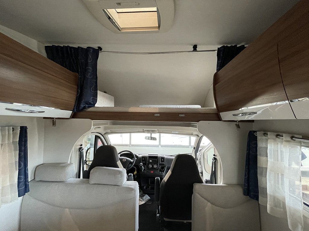 Pilote C 700 S /B-körkort/6-bältad/6-sovplatser - Pilote