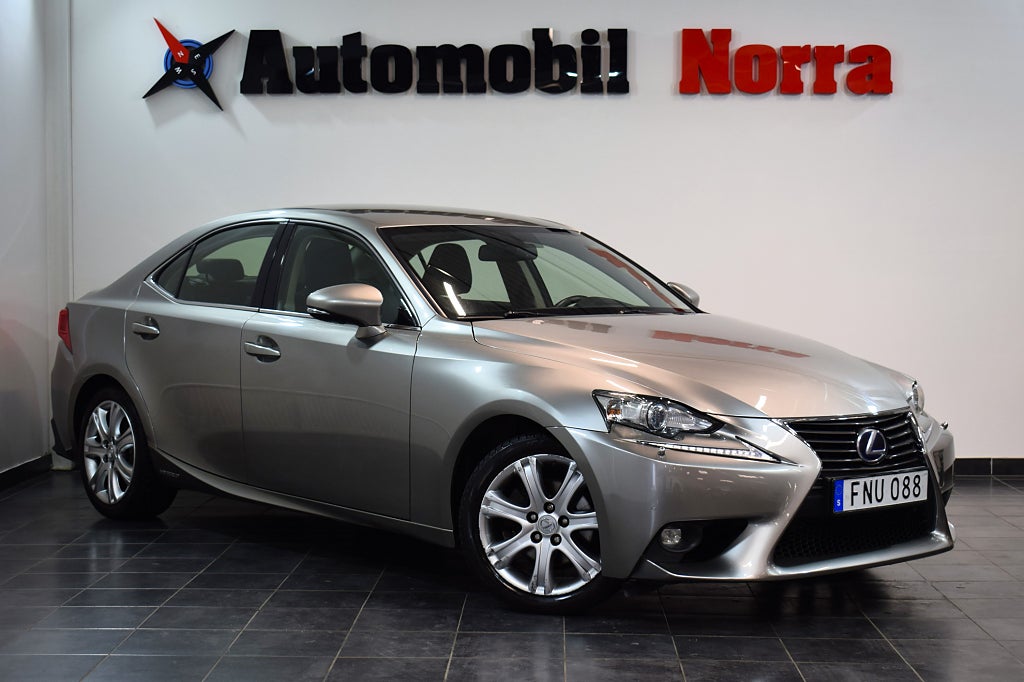 Lexus IS 300h 2.5 CVT Executive Sv-Såld / 1 Ägare B-Kamera
