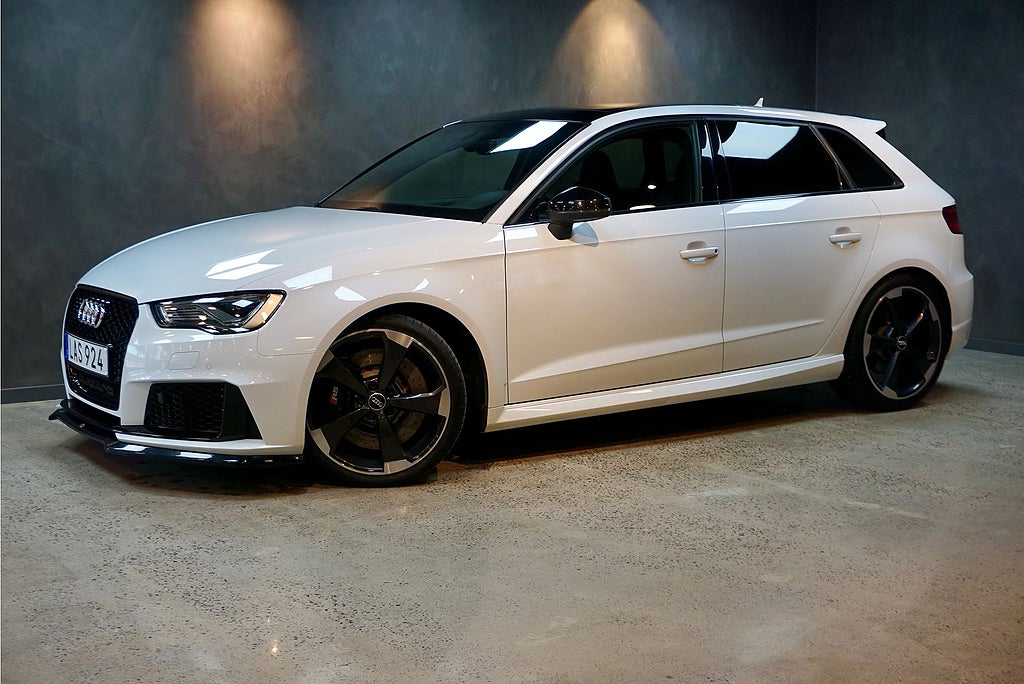 Audi RS3 Sportback Panorama Skalstol B&O 5651 mil Räntekampanj 3,99%