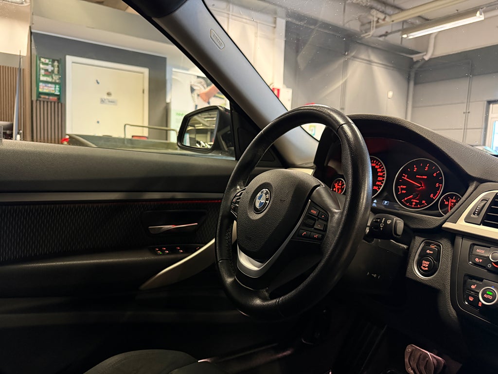 BMW 320d 2015 - miniatyr 28