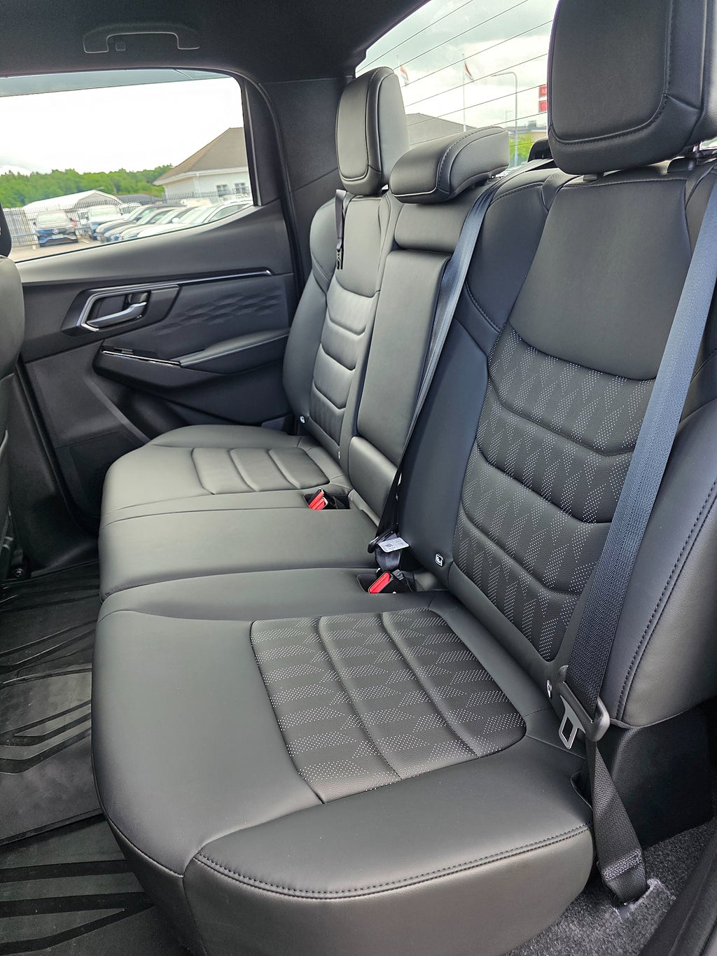 Isuzu D-Max XRX Double Cab CNG Låg skatt Snabb lev Ny modell - bild 12