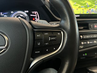 Lexus ES 300h 2.5 E-CVT Limited Edition S&V-hjul/Taklucka/Kamera – bild 21