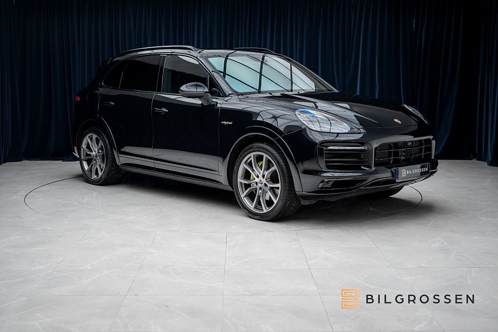 Porsche Cayenne E-Hybrid SportDesign Bakaxelsytrning Softclose Panorama