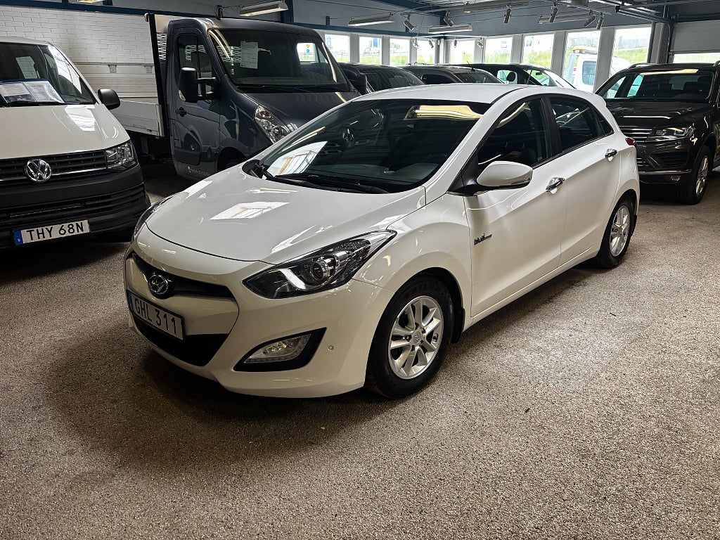 Hyundai i30 5-dörrar 1.6 CRDi Business Drag Motorvärmare
