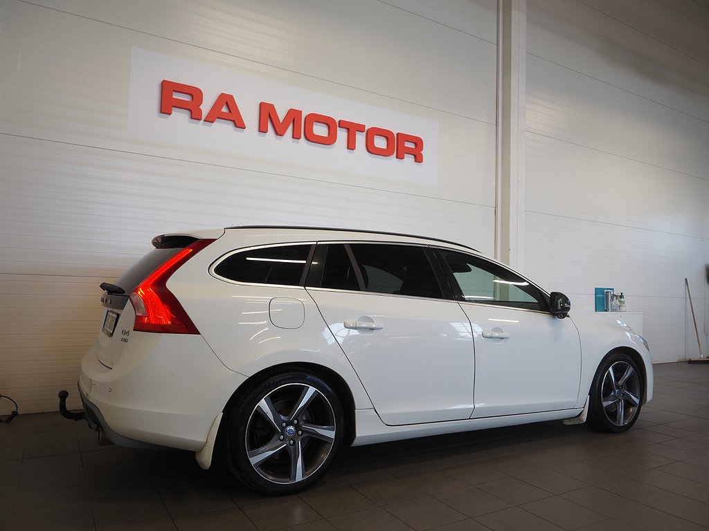 Volvo V60 D4 AWD Geartronic R-Design Taklucka Navi Drag Värm 2013