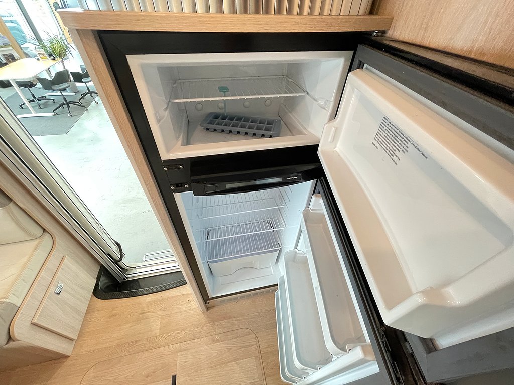 Rapido 866 F / Automat / AC bodel / Solcell / Taksäng  - Rapido
