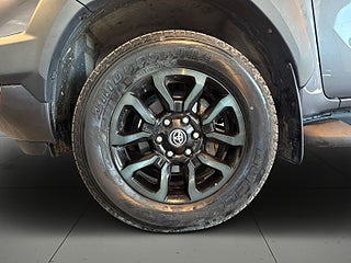 Toyota Hilux Dubbelhytt 2.8 4WD Invincible MOMS/JBL/360/Skinn/MoK