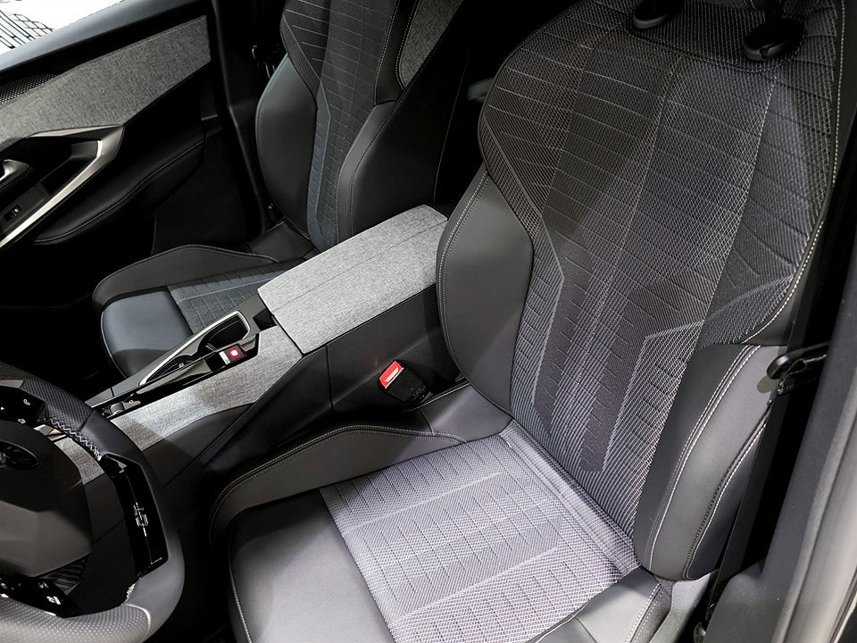 Bild på Peugeot 5008 GT Hybrid Aut - HYRBIL