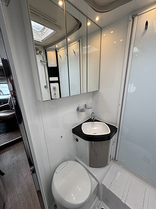 Husbil-halvintegrerad Hobby Optima Premium T 75 HGE 150 HK AUTOMAT! Långbäddar & Taksäng! 12 av 22