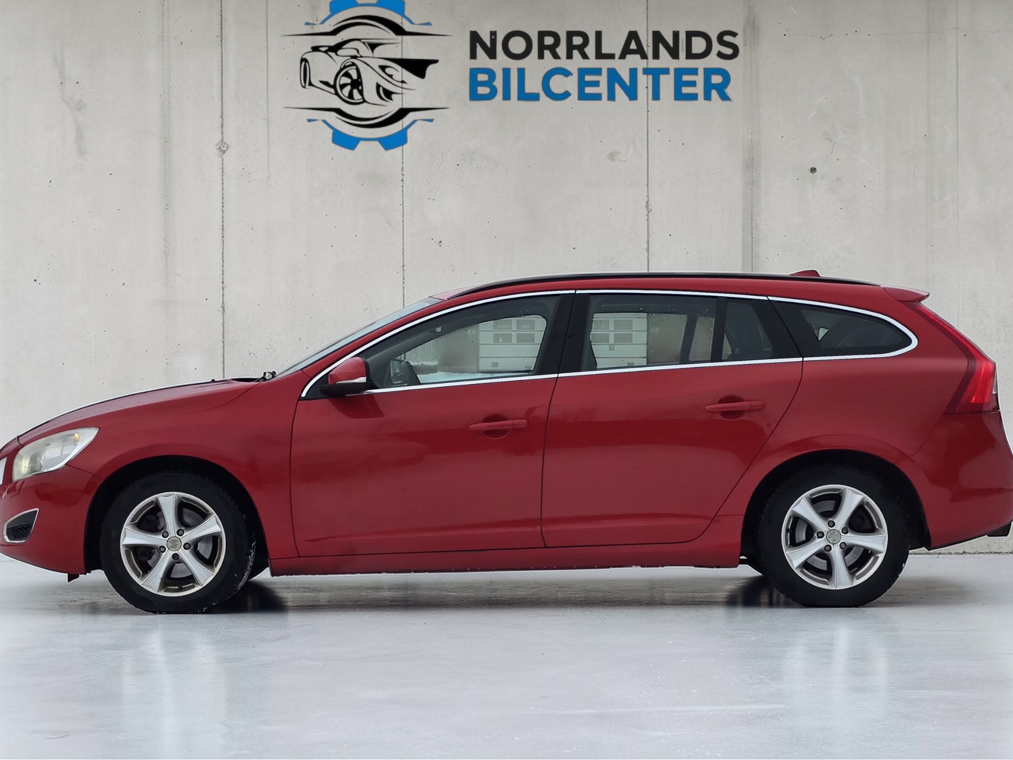 Volvo V60 T3 Momentum 2012, photo 6/39