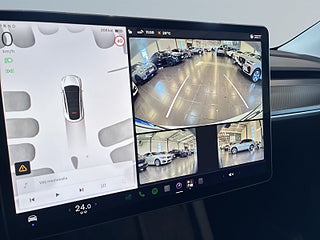 Tesla Model Y Performance S&V/Drag/Pano/Värmepump/Ljusramp/Elstolar – bild 11