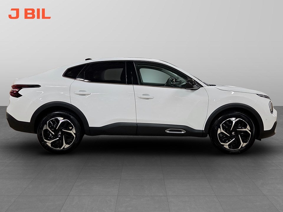 Bild på Citroën C4 X Shine Exclusive 1.2 PT 130hk Aut - GLASTAK,HIFI,360-KAMERA