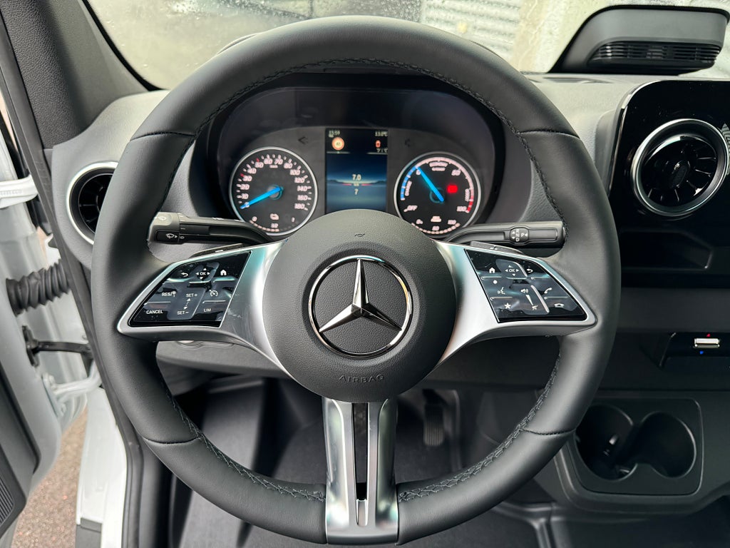 Mercedes-Benz Sprinter eSprinter 420 Skåp A3 PRO 113kw - bild 8