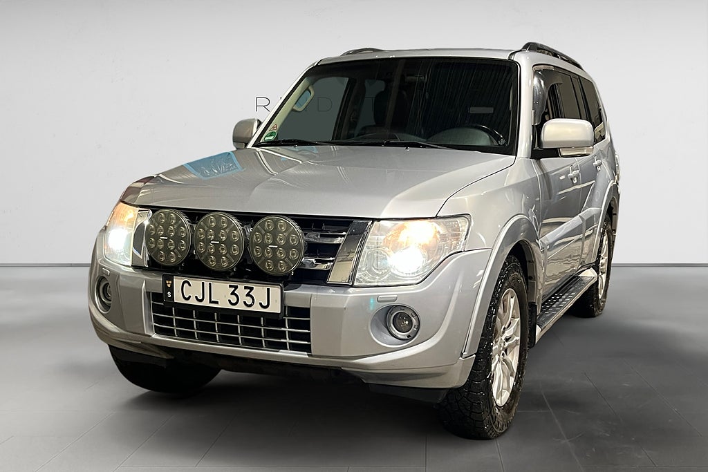 Mitsubishi Pajero 3.2 Di-D 200 HK AUT AWD DRAG NAVI M&K TAKLUCKA 18"