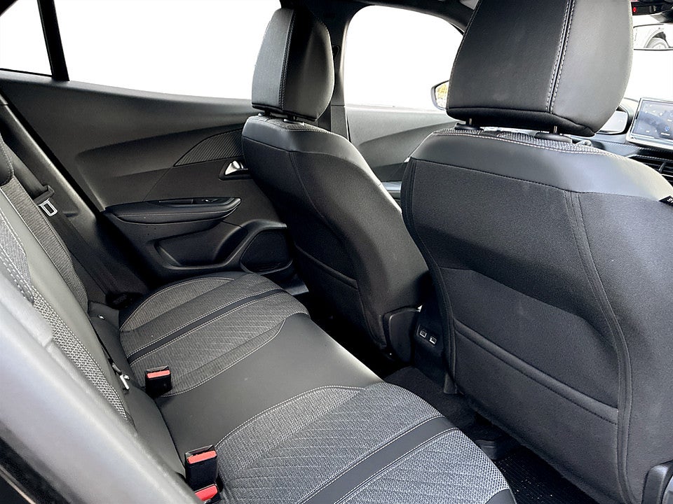Bild på Peugeot 2008 Allure 1.2 PT 130hk B-KAMERA CARPLAY