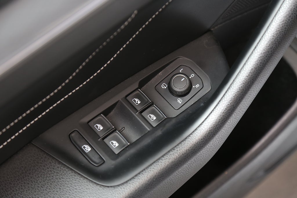 Volkswagen Passat Sportscombi GTE Executive Cockpit Panorama Värmare Drag 2020