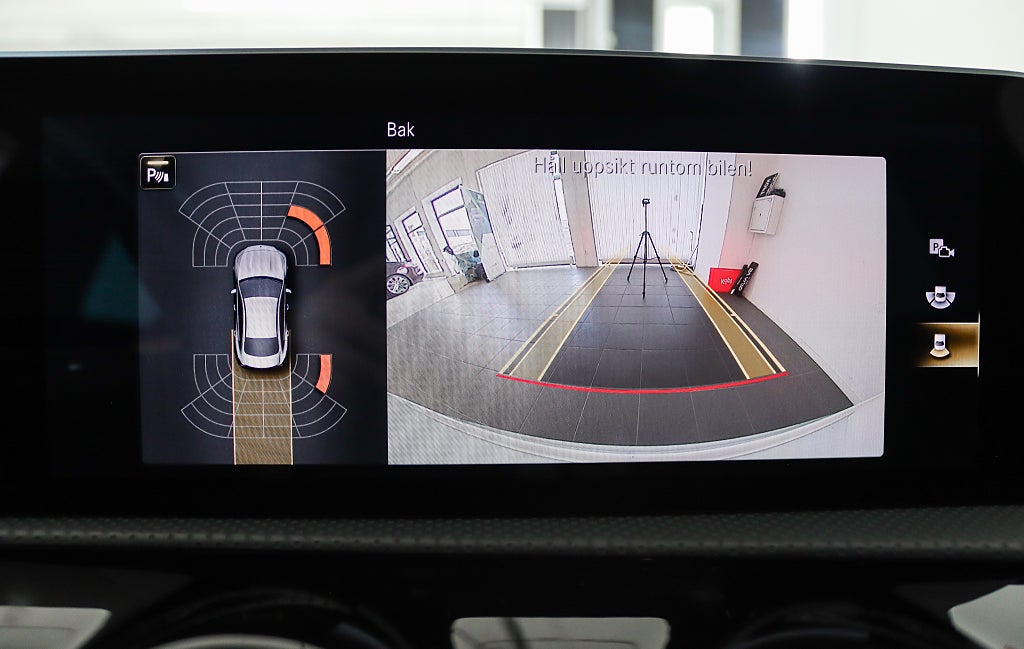 Mercedes-Benz CLA 180 Nyservad AMG Widescreen B-kamera Navi Alcantara