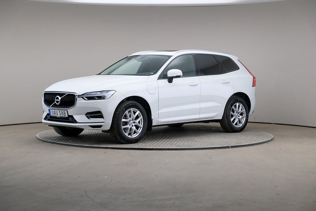 Volvo XC60 Recharge T8 AWD Momentum Panorama Drag Elstol