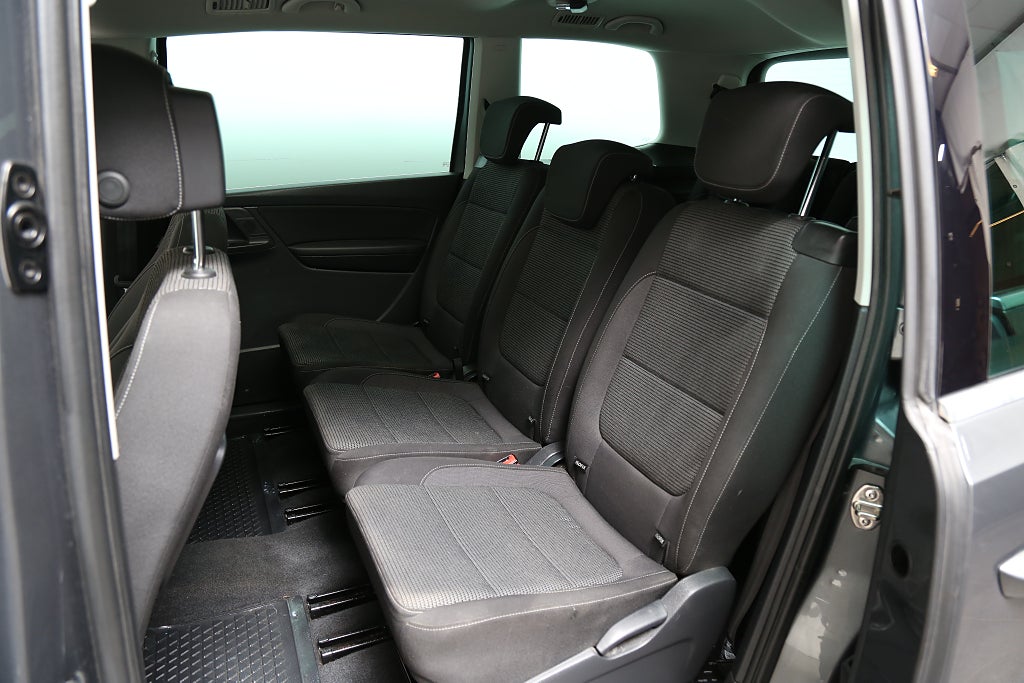 Volkswagen Sharan 2,0 TDI 150hk Premium Aut Panorama 7-sits Värmare Drag