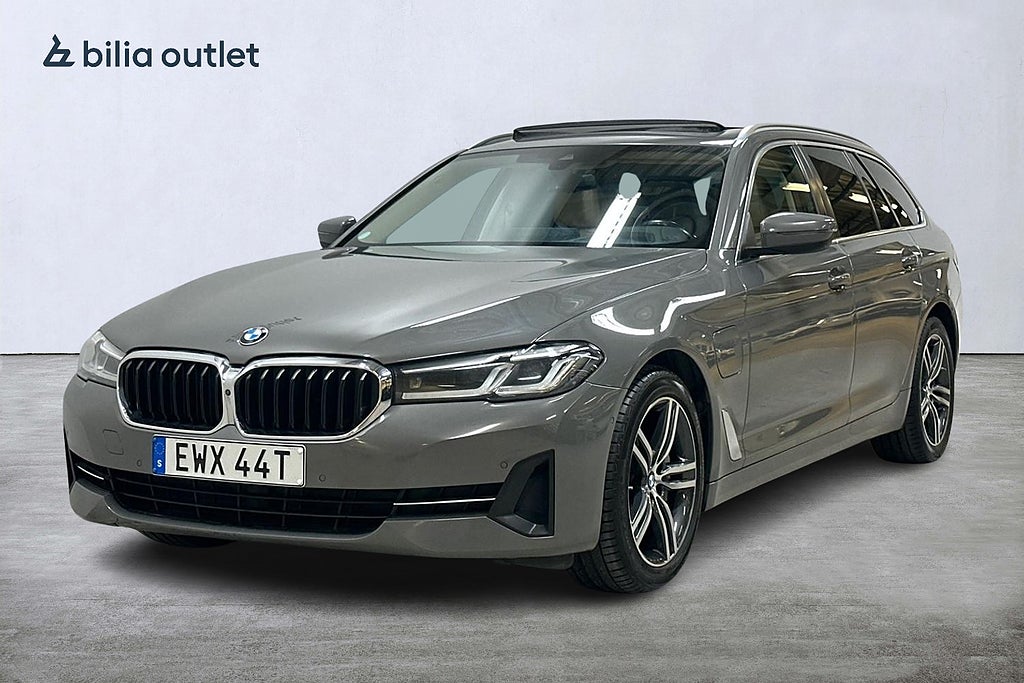 BMW 530e xDrive Touring 292hk Cockpit Panorama Navi HuD Drag 360°