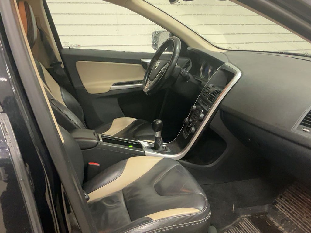 Volvo XC60 D3 163HK DRIVe R-DESIGN 1 ägare sedan ny