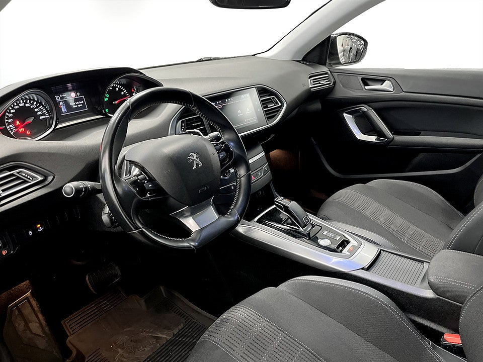 Bild på Peugeot 308 5D Allure 1.2 PT 130hk Aut CARPLAY BACKSENSORER