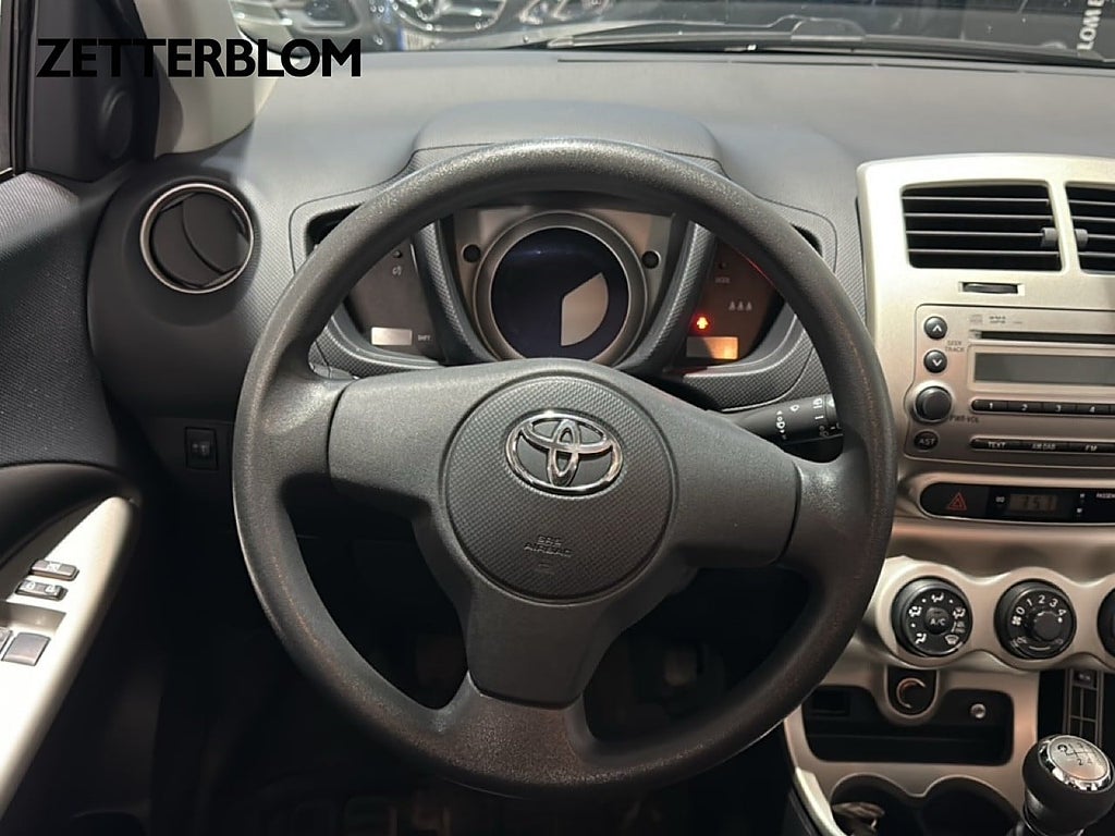 SUV Toyota Urban Cruiser 12 av 16