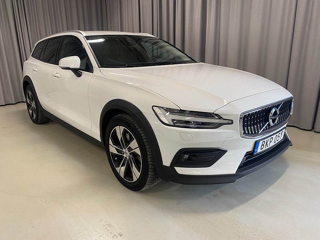 Volvo V60 Cross Country B4 AWD Geartronic Momentum. Navi