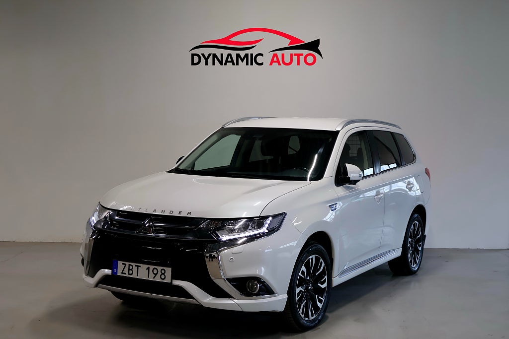Mitsubishi Outlander PHEV 4WD 360° kamera Drag-Skinn-BLIS-CarPlay-Rattvärme