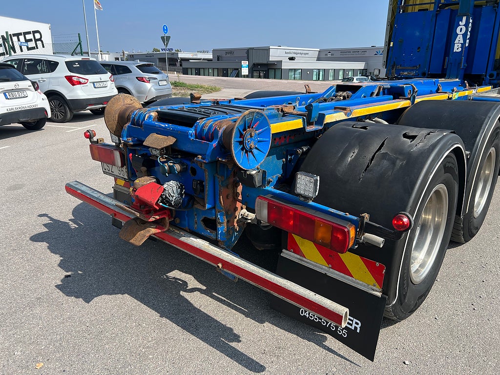 Scania R560 V8 6x4 Tandem, Lastväxlare