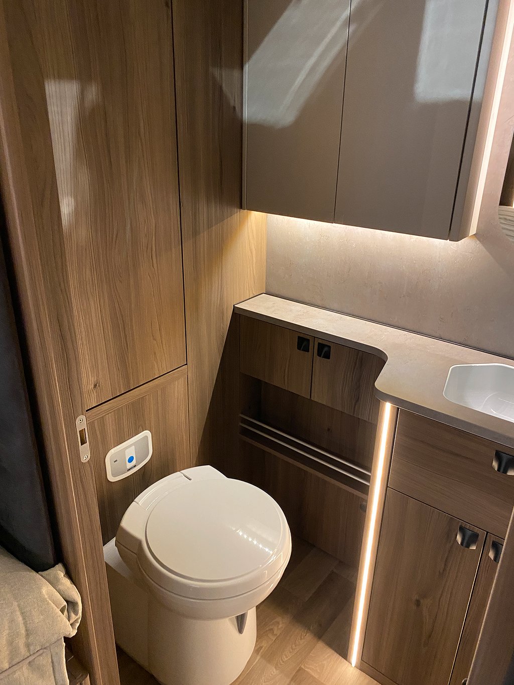 Kabe Royal x 780 LT /Taksäng/Adaptiv farth/Mercedes/Badrum Bak - Kabe