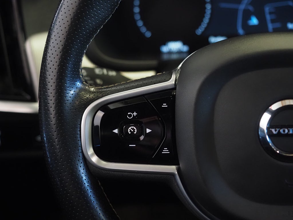 Volvo V90 D4 190hk Geartronic R-Design | Drag | D-värm | Navi | 2018