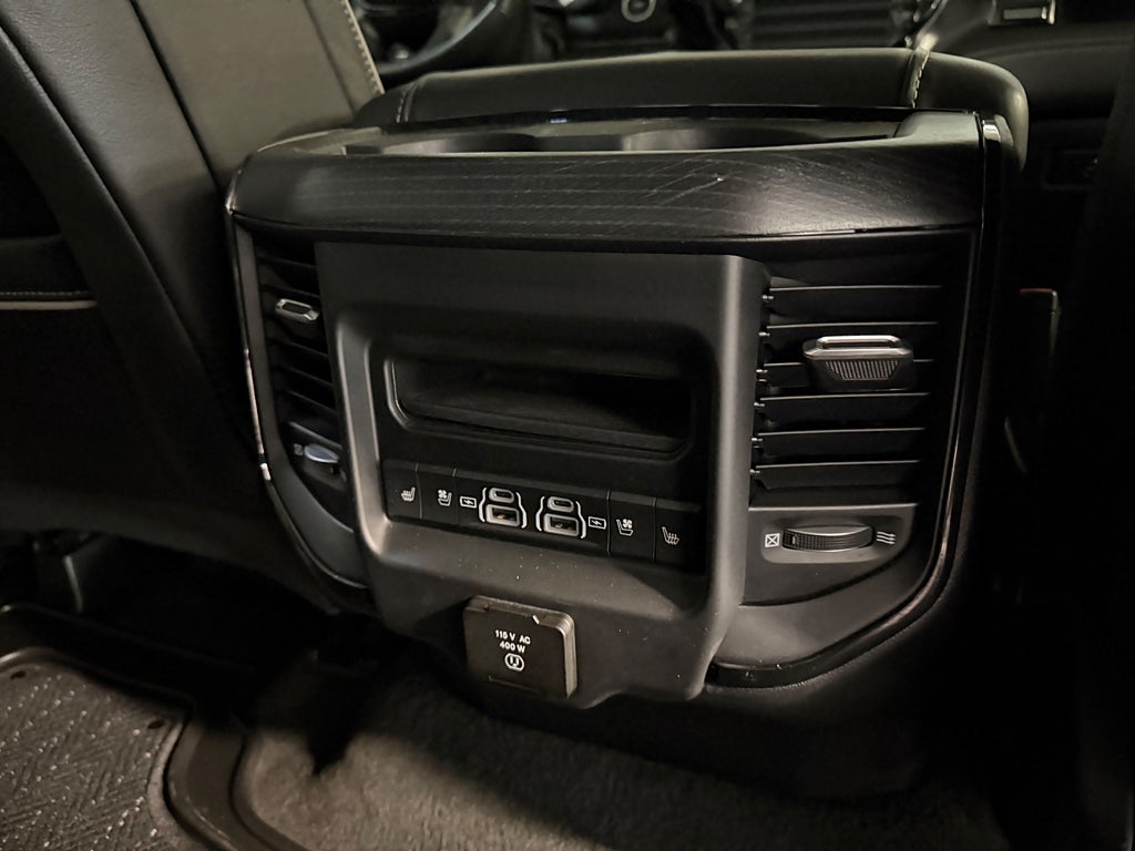 RAM 1500 Dubbelhytt 5.7 Limited Night Drag H/K Pano Luft MOMS bild 17