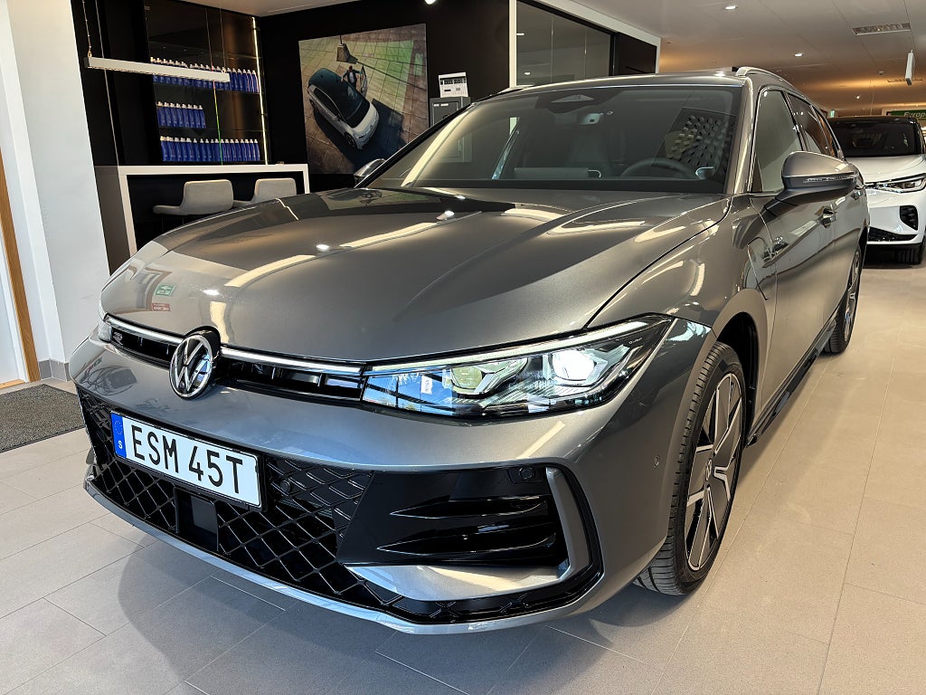 Volkswagen Passat eHybrid 272hk R-Line Privatleasing fr 4995kr tom 7/6