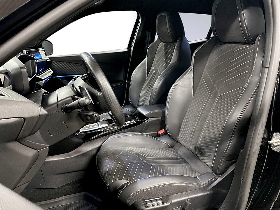 Bild på Peugeot 2008 GT 1.2 PT 130hk Aut B-KAMERA CARPLAY