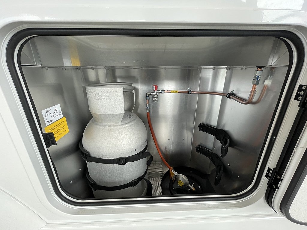 Kabe Classic 740 T / ALDE / Aut 180hk / 4400kg / Ugn / Badrum bak /  - Kabe