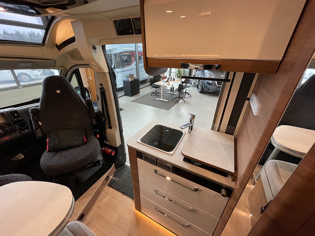 Rapido V55 140 /Solcell/Automat 160hk/En ägare/Fint skick/B-körkort - Rapido