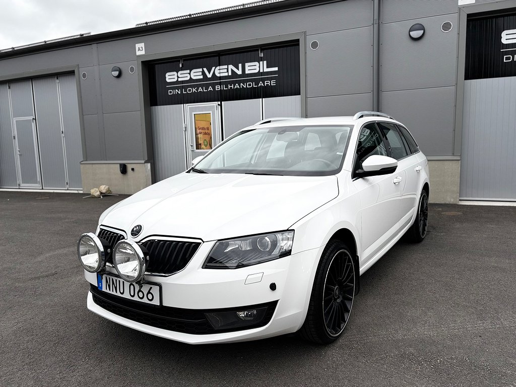 Skoda Octavia Kombi 2.0 TDI 4x4 Elegance | Dieselvärmare 