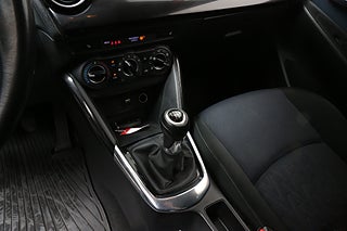 Halvkombi Mazda 2 14 av 23